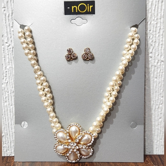 nOir Jewelry Pearl and Rhinestone Set - Picture 1 of 3
